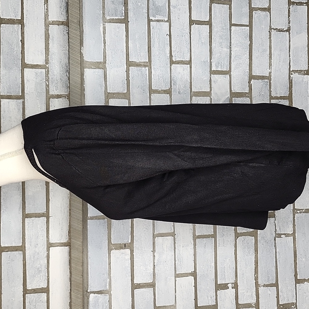 Cable & Gauge Black Cut-Out Shoulder Top - Picture 3 of 11